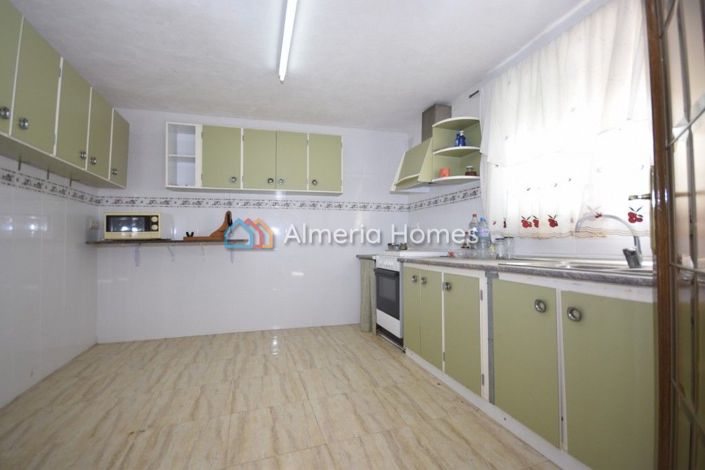 Image No.10-6 Bed Country House for sale