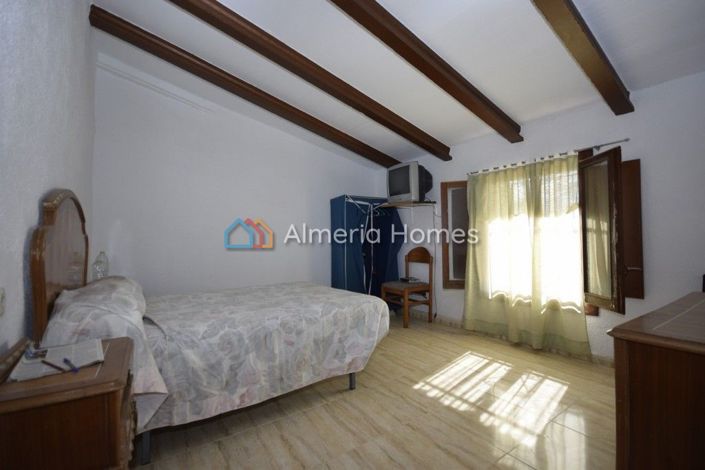 Image No.15-6 Bed Country House for sale