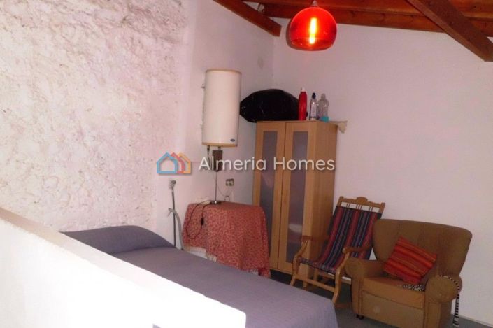 Image No.6-2 Bed Townhouse for sale