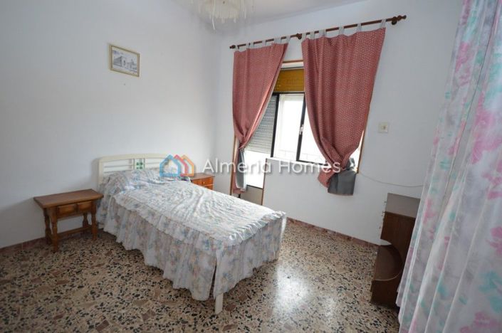 Image No.10-3 Bed Townhouse for sale