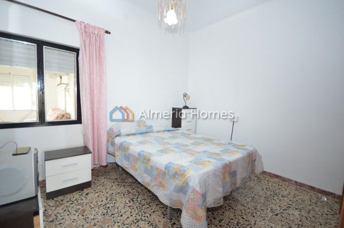 Image No.11-3 Bed Townhouse for sale