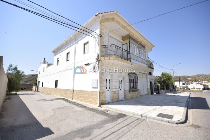 Image No.2-3 Bed Townhouse for sale