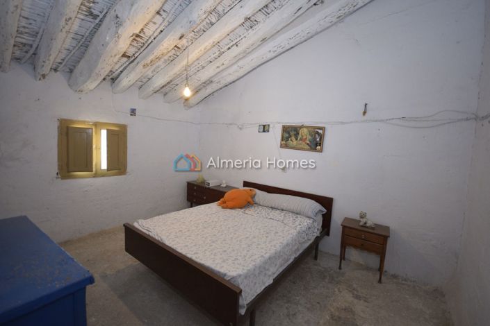 Image No.13-5 Bed Townhouse for sale