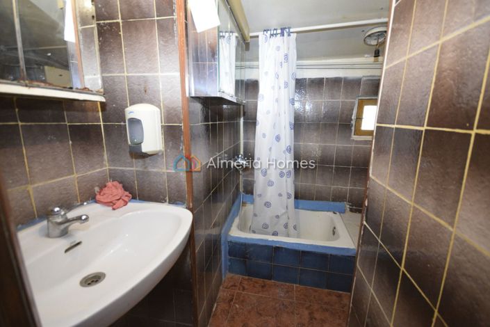 Image No.14-5 Bed Townhouse for sale