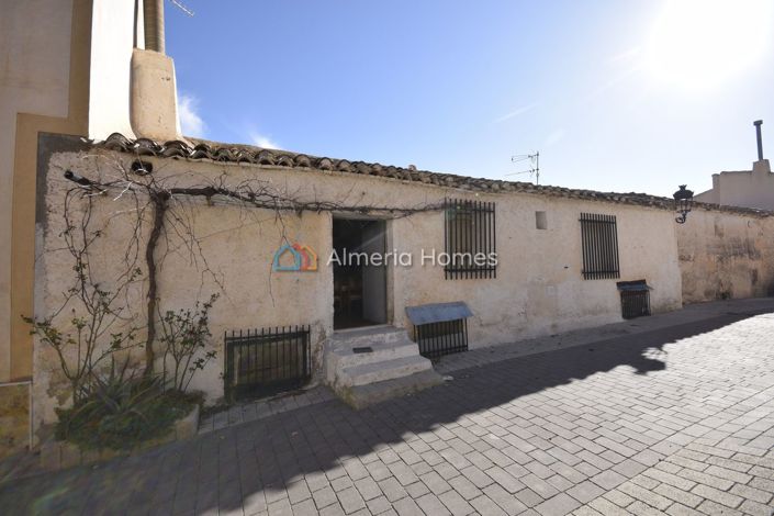 Image No.18-5 Bed Townhouse for sale