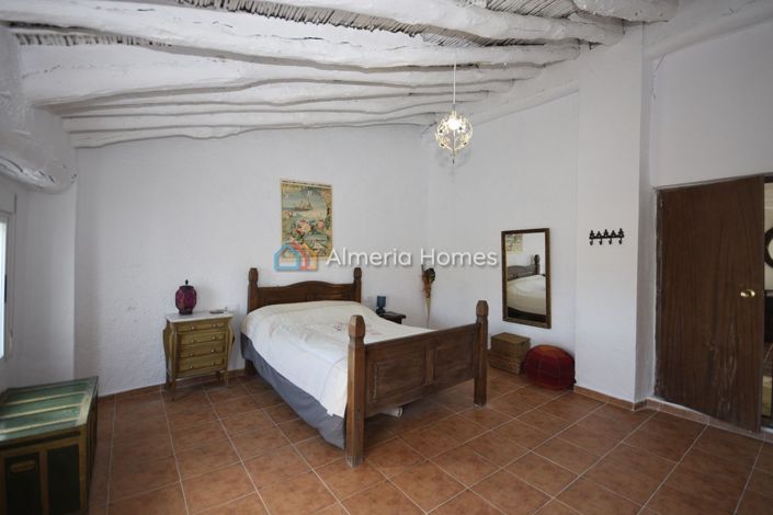 Image No.11-4 Bed Townhouse for sale