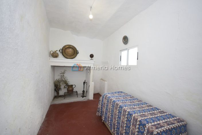 Image No.22-4 Bed Townhouse for sale