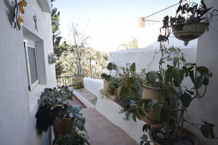 Image No.23-4 Bed Townhouse for sale