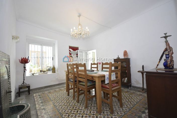 Image No.4-4 Bed Townhouse for sale