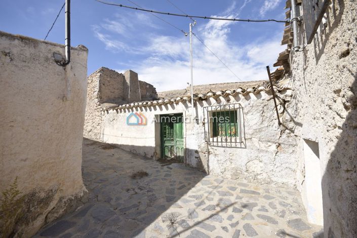 Image No.2-Maison de campagne de 2 chambres à vendre à Oria