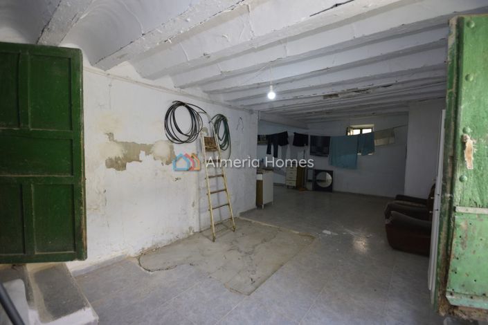 Image No.19-6 Bed Townhouse for sale