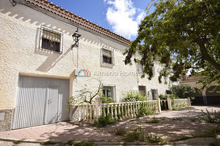 Image No.3-6 Bed Townhouse for sale