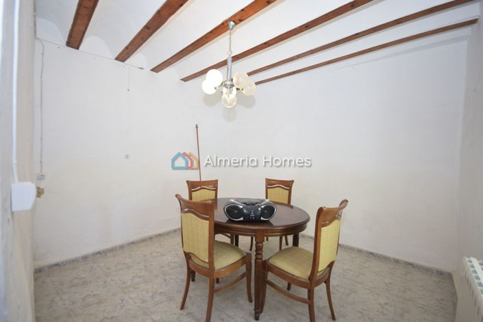 Image No.6-6 Bed Townhouse for sale