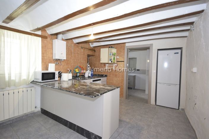 Image No.8-6 Bed Townhouse for sale