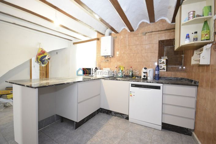 Image No.9-6 Bed Townhouse for sale