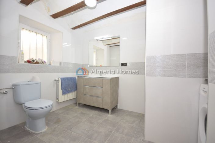 Image No.10-6 Bed Townhouse for sale