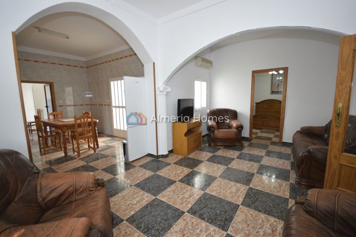 Image No.12-3 Bed Townhouse for sale