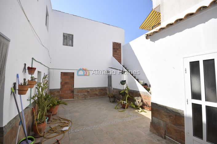 Image No.18-3 Bed Townhouse for sale