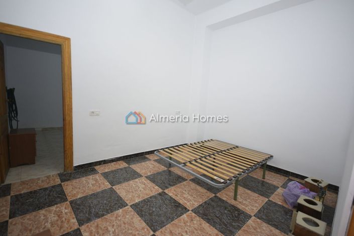 Image No.6-3 Bed Townhouse for sale