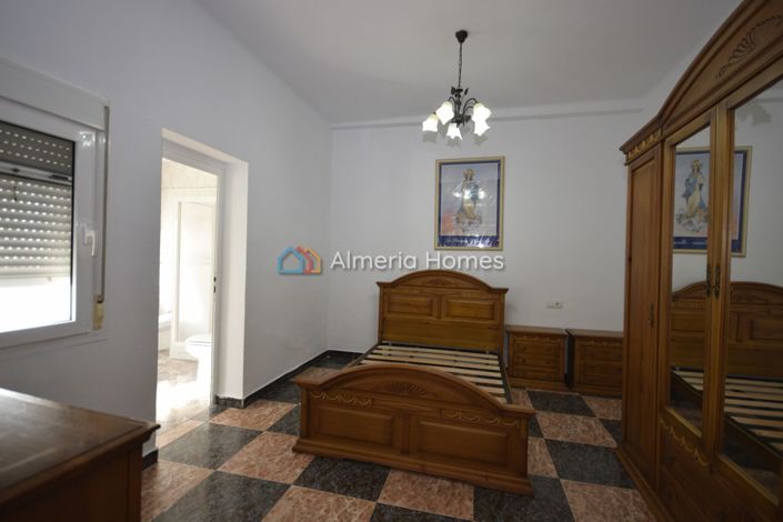 Image No.9-3 Bed Townhouse for sale