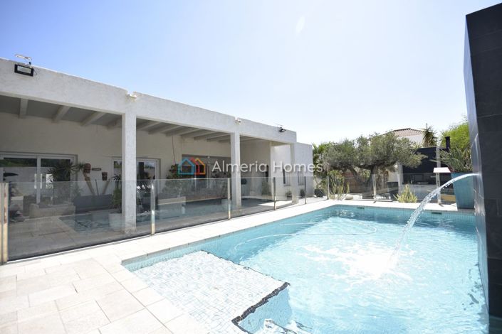 Image No.4-4 Bed Villa for sale