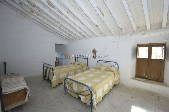 Image No.21-Maison de campagne de 6 chambres à vendre à Oria