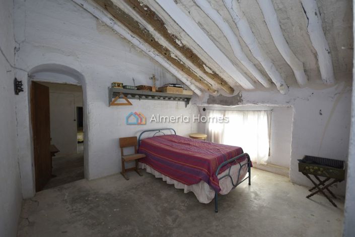 Image No.23-Maison de campagne de 6 chambres à vendre à Oria