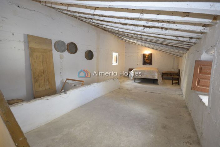 Image No.25-Maison de campagne de 6 chambres à vendre à Oria