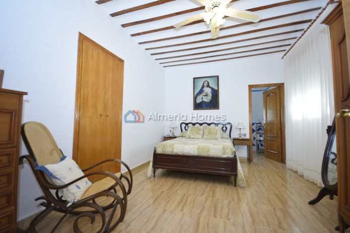 Image No.5-Maison de campagne de 6 chambres à vendre à Oria