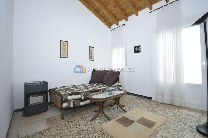 Image No.17-3 Bed Townhouse for sale