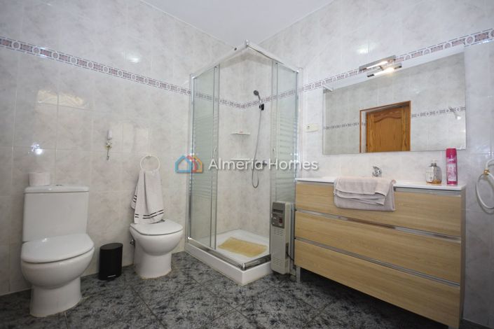 Image No.9-3 Bed Townhouse for sale