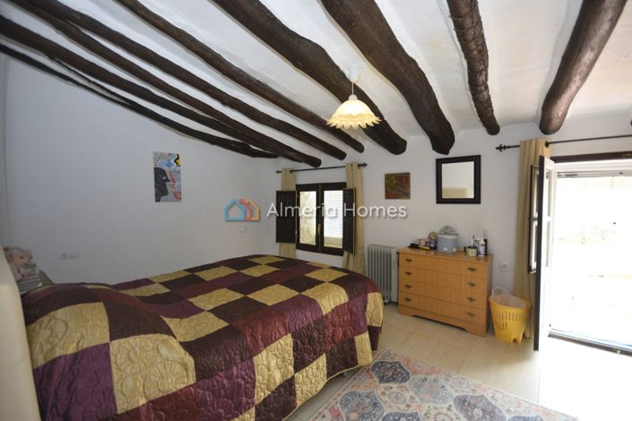 Image No.19-4 Bed Townhouse for sale