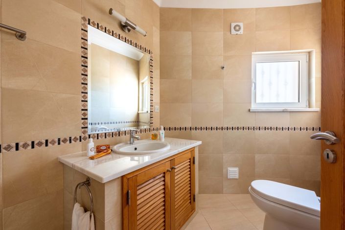 Image No.17-5 Bed Villa for sale