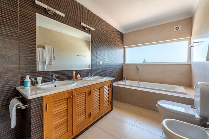 Image No.19-5 Bed Villa for sale