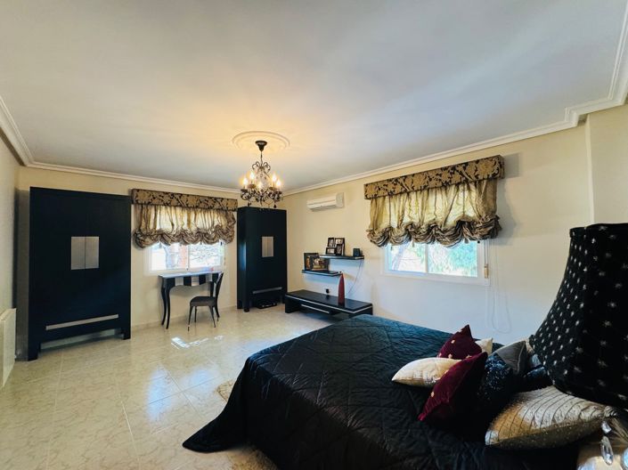 Image No.21-5 Bed Villa for sale