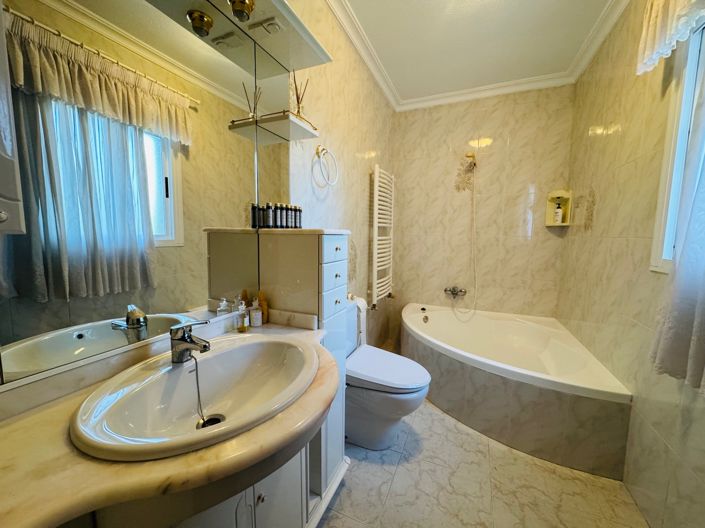 Image No.27-5 Bed Villa for sale