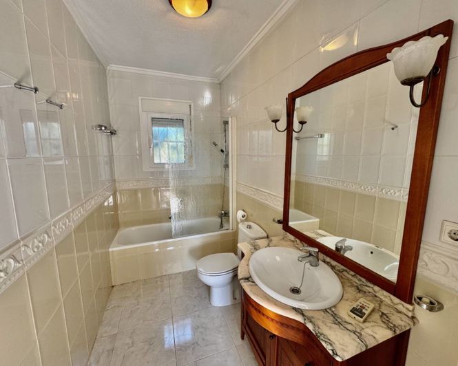 Image No.18-4 Bed Villa for sale