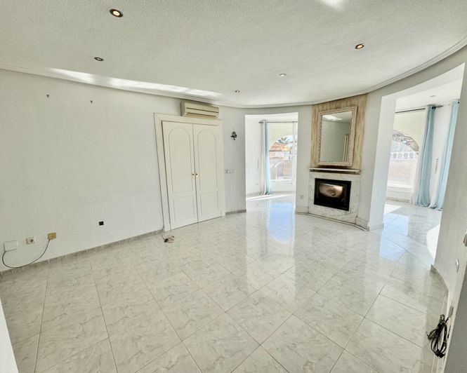 Image No.3-4 Bed Villa for sale