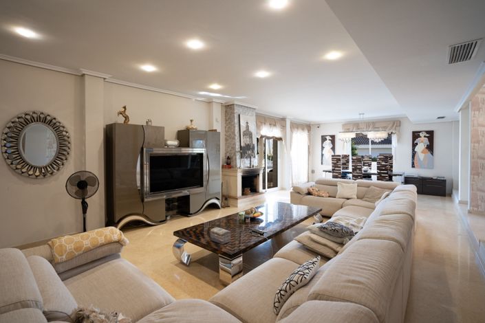 Image No.2-5 Bed Villa for sale