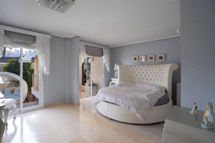 Image No.36-5 Bed Villa for sale