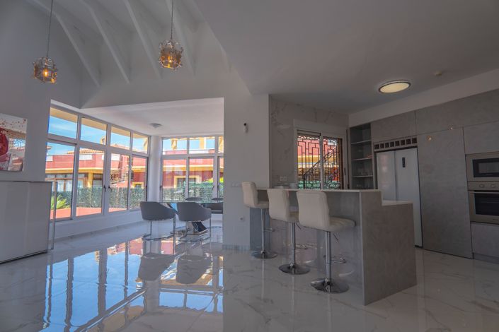 Image No.21-5 Bed Villa for sale