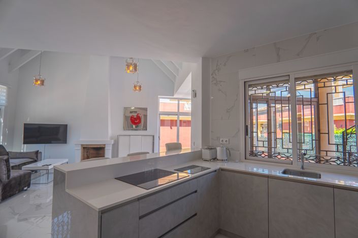 Image No.30-5 Bed Villa for sale