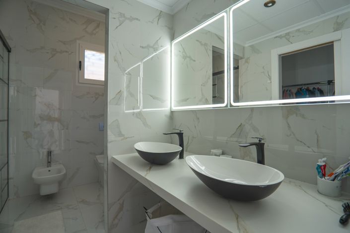 Image No.36-5 Bed Villa for sale