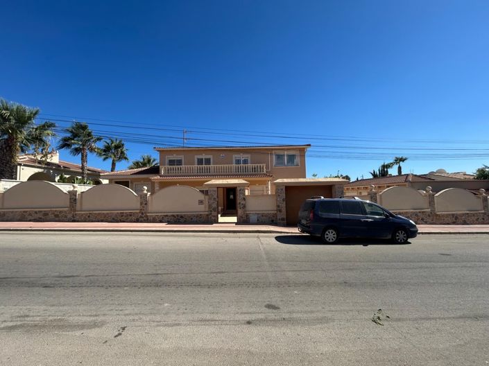 Image No.4-6 Bed Villa for sale