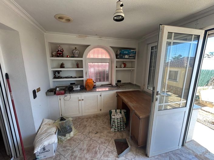 Image No.8-6 Bed Villa for sale