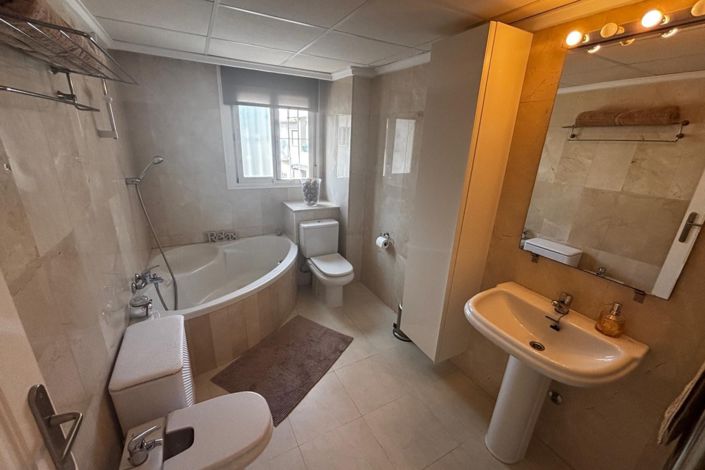 Image No.14-2 Bed House for sale