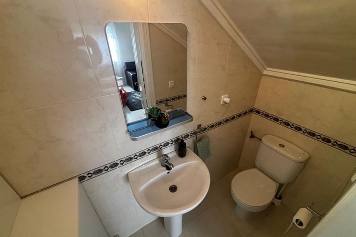 Image No.15-2 Bed House for sale