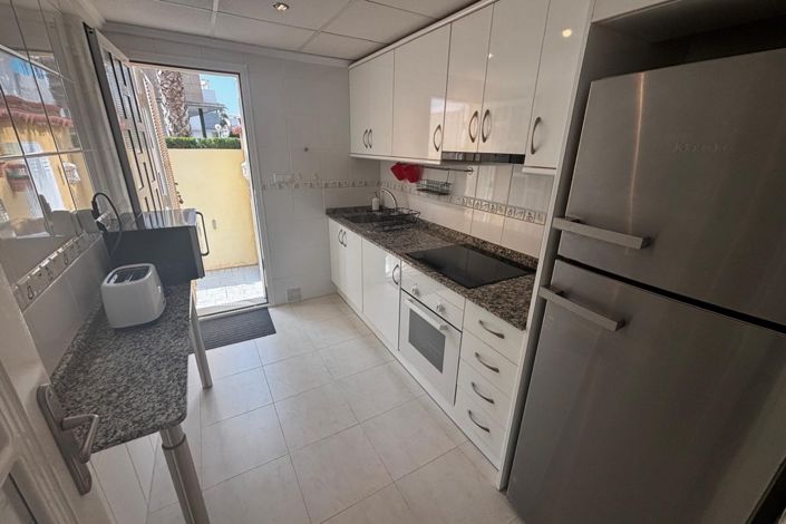 Image No.6-2 Bed House for sale