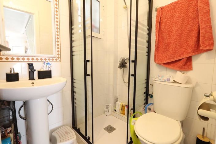 Image No.16-2 Bed Townhouse for sale