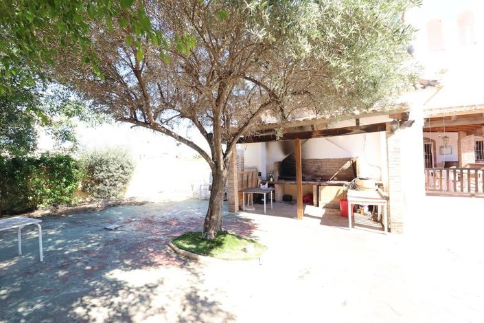 Image No.5-4 Bed Commercial for sale